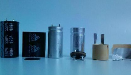 電機(jī)上的啟動(dòng)電容器和運(yùn)行電容器各有什么作用？